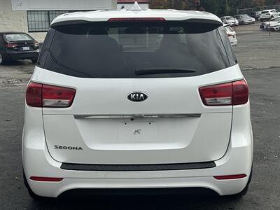 2017 Kia Sedona L - Photo 2 - Langley, BC V3A 4H1