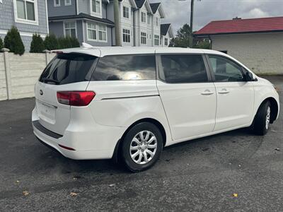 2017 Kia Sedona L - Photo 3 - Langley, BC V3A 4H1