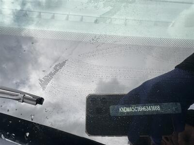 2017 Kia Sedona L - Photo 21 - Langley, BC V3A 4H1