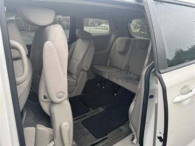 2017 Kia Sedona L - Photo 19 - Langley, BC V3A 4H1