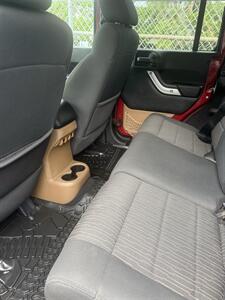 2012 Jeep Wrangler Unlimited Rubicon   - Photo 10 - West Palm Beach, FL 33407