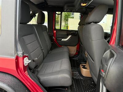2012 Jeep Wrangler Unlimited Rubicon   - Photo 12 - West Palm Beach, FL 33407