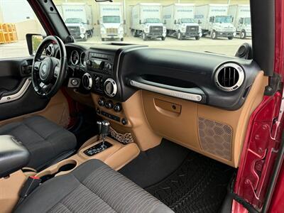2012 Jeep Wrangler Unlimited Rubicon   - Photo 10 - West Palm Beach, FL 33407