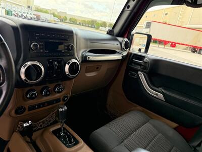 2012 Jeep Wrangler Unlimited Rubicon   - Photo 19 - West Palm Beach, FL 33407