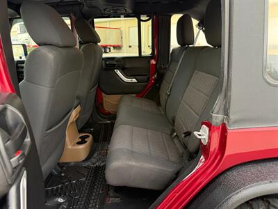 2012 Jeep Wrangler Unlimited Rubicon   - Photo 11 - West Palm Beach, FL 33407
