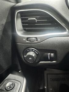2019 Jeep Cherokee Latitude   - Photo 15 - Honesdale, PA 18431