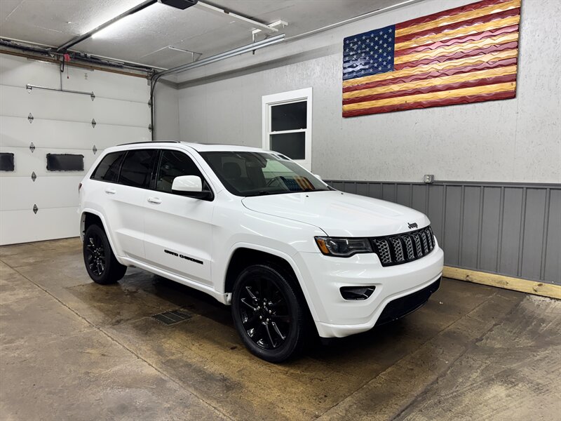 2020 Jeep Grand Cherokee Laredo  