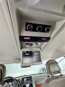 2013 Chrysler Town and Country Touring   - Photo 15 - Honesdale, PA 18431