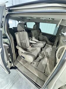 2013 Chrysler Town & Country Touring   - Photo 12 - Honesdale, PA 18431