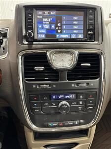 2013 Chrysler Town & Country Touring   - Photo 7 - Honesdale, PA 18431