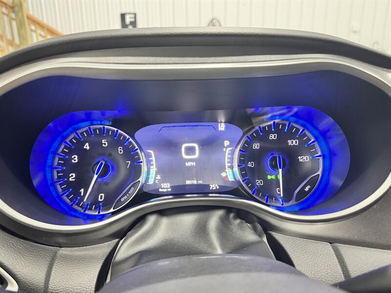 2024 Chrysler Pacifica Touring L - Photo 8