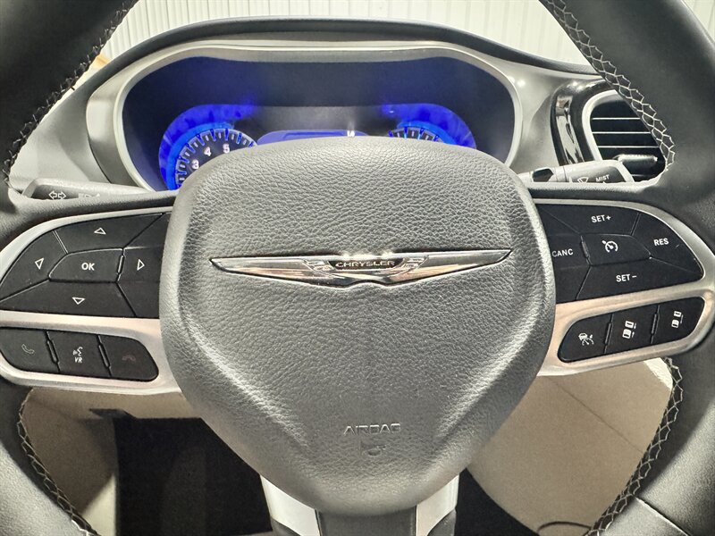2024 Chrysler Pacifica Touring L - Photo 9