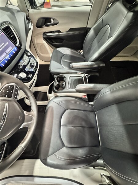 2024 Chrysler Pacifica Touring L - Photo 7