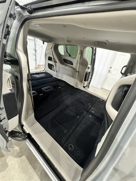 2024 Chrysler Pacifica Touring L - Photo 18