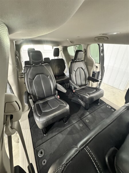 2024 Chrysler Pacifica Touring L - Photo 16