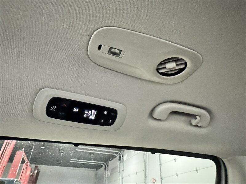 2024 Chrysler Pacifica Touring L - Photo 17