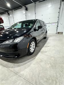 2017 Chrysler Pacifica Touring   - Photo 4 - Honesdale, PA 18431