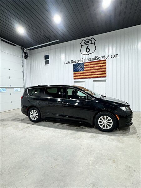 2017 Chrysler Pacifica Touring   - Photo 1 - Honesdale, PA 18431