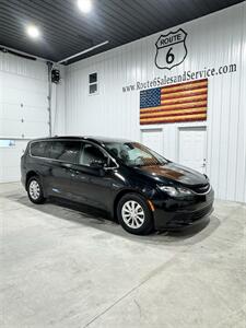 2017 Chrysler Pacifica Touring   - Photo 2 - Honesdale, PA 18431
