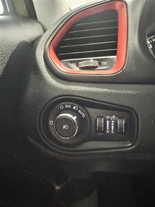 2015 Jeep Renegade Trailhawk   - Photo 19 - Honesdale, PA 18431