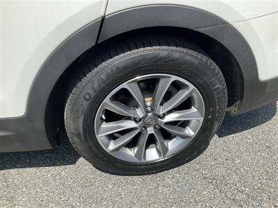 2017 Hyundai SANTA FE SE   - Photo 9 - Acton, MA 01720