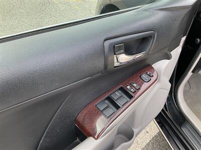 2014 Toyota Camry XLE   - Photo 13 - Acton, MA 01720