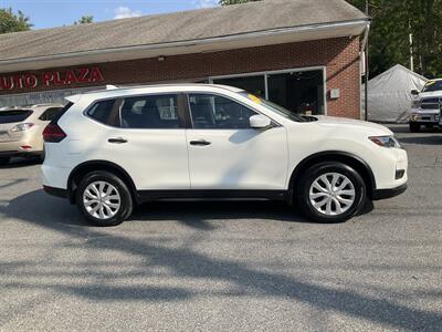 2017 Nissan Rogue S   - Photo 4 - Acton, MA 01720