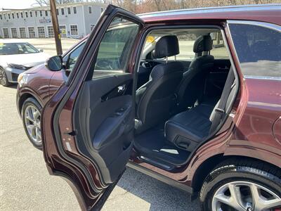 2017 Kia Sorento SX V6 - Photo 11 - Acton, MA 01720
