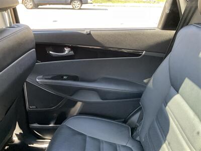 2017 Kia Sorento SX V6 - Photo 14 - Acton, MA 01720