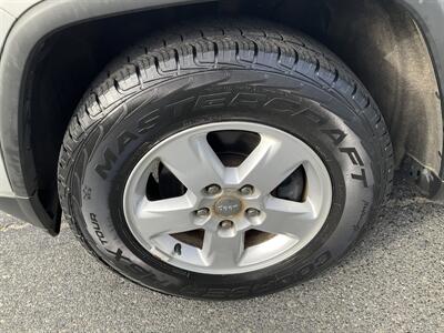 2011 Jeep Grand Cherokee Laredo - Photo 8 - Acton, MA 01720