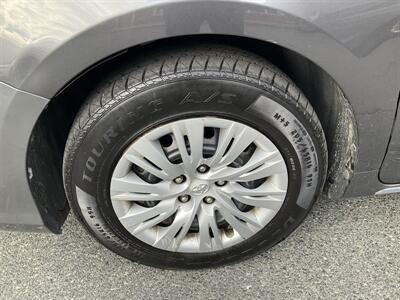 2014 Toyota Camry LE   - Photo 9 - Acton, MA 01720