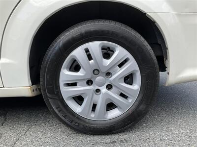 2013 Dodge Grand Caravan SXT   - Photo 9 - Acton, MA 01720