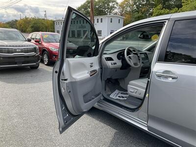 2013 Toyota Sienna Limited 7-Passenger - Photo 20 - Acton, MA 01720