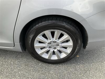 2013 Toyota Sienna Limited 7-Passenger - Photo 10 - Acton, MA 01720