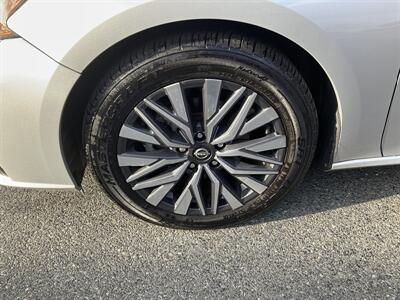 2023 Nissan Altima 2.5 SV   - Photo 9 - Acton, MA 01720