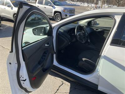 2017 Ford Focus SE   - Photo 18 - Acton, MA 01720