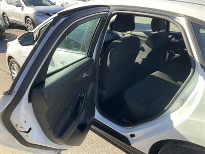2017 Ford Focus SE   - Photo 12 - Acton, MA 01720
