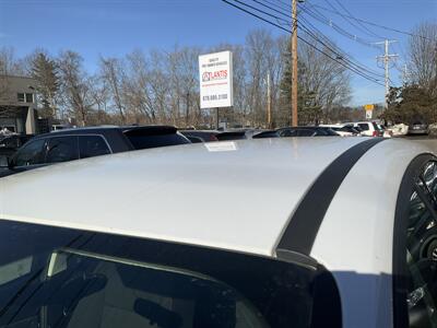 2017 Ford Focus SE   - Photo 9 - Acton, MA 01720