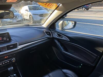 2018 Mazda Mazda3 Touring   - Photo 13 - Acton, MA 01720