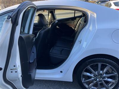 2018 Mazda Mazda3 Touring   - Photo 11 - Acton, MA 01720