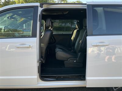 2019 Dodge Grand Caravan SXT   - Photo 14 - Acton, MA 01720