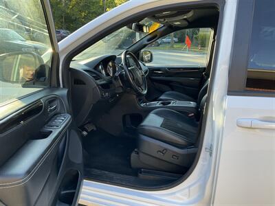 2019 Dodge Grand Caravan SXT   - Photo 18 - Acton, MA 01720