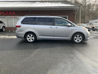 2015 Toyota Sienna LE 8-Passenger   - Photo 4 - Acton, MA 01720