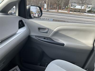 2015 Toyota Sienna LE 8-Passenger   - Photo 20 - Acton, MA 01720