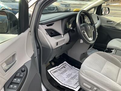 2015 Toyota Sienna LE 8-Passenger   - Photo 17 - Acton, MA 01720