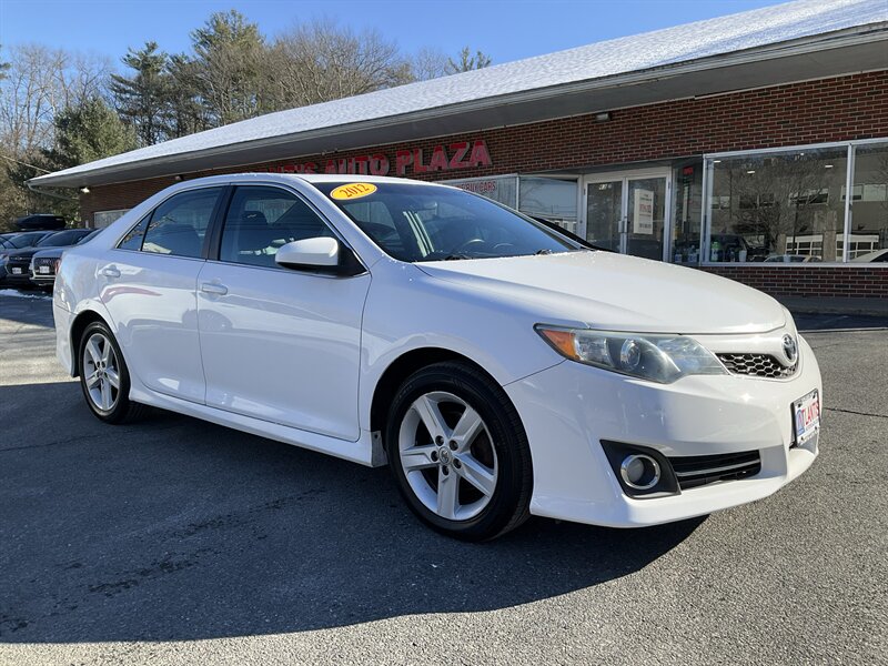 2012 Toyota Camry SE photo 2