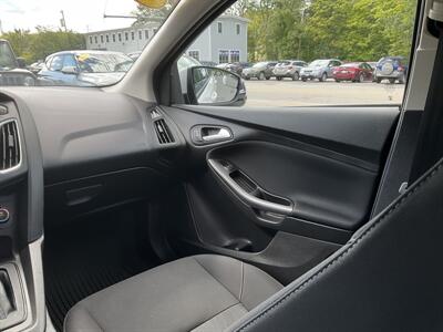 2018 Ford Focus SEL   - Photo 13 - Acton, MA 01720