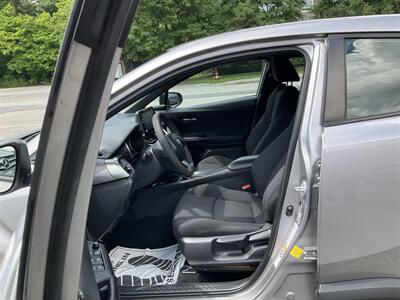 2019 Toyota C-HR LE - Photo 14 - Acton, MA 01720
