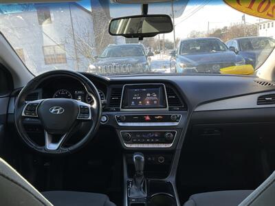 2019 Hyundai SONATA SEL   - Photo 11 - Acton, MA 01720