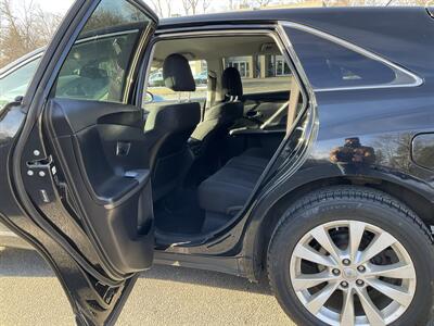 2013 Toyota Venza LE - Photo 12 - Acton, MA 01720